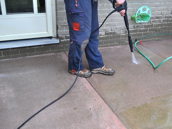 Concrete Patio Maintenance Tips, How To Clean Concrete Patio Without Power Washer