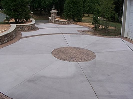 Stamped Center, Stamped Borders, Trees
Concrete Driveways
Woodland Concrete Construction, Inc.
Leesburg, VA