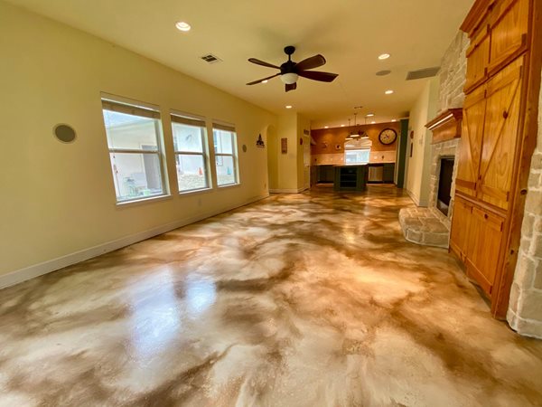Living Room, Floor Overlay
Concrete Floors
Stone FX
Humble, TX