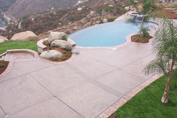 Disappearing Edge, Sand Blasted
Concrete Pool Decks
New Images Concrete Construction
Lakeside, CA