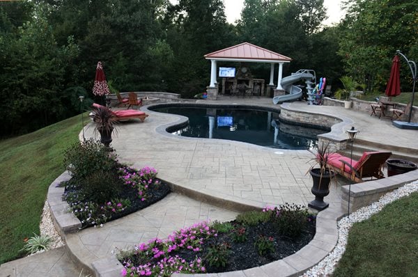 印花混凝土奖，游泳池混凝土游泳池甲板灰石砌体公司斯塔福德，弗吉尼亚州