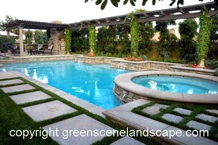混凝土泳池甲板的绿色场景Chatsworth, CA