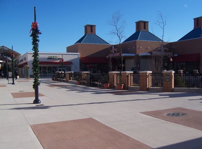 外部，购物中心场地建筑混凝土设计，利维敦，宾夕法尼亚州