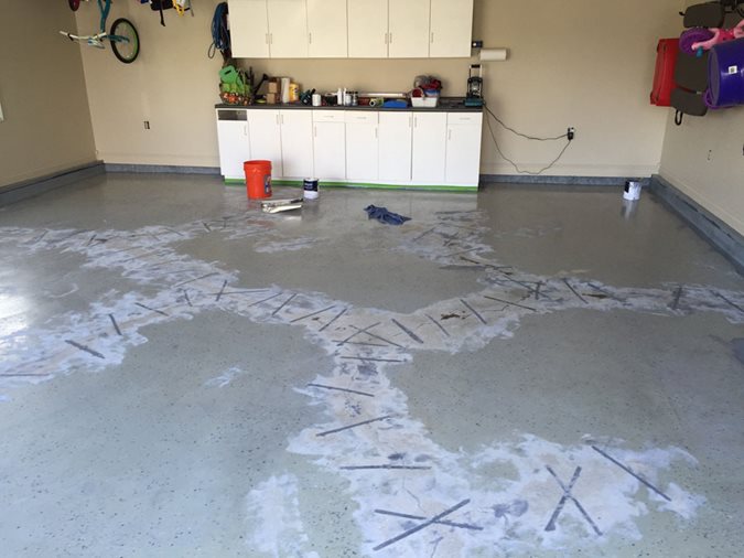 车库地板，裂缝修复现场犀牛碳纤维Heath, OH